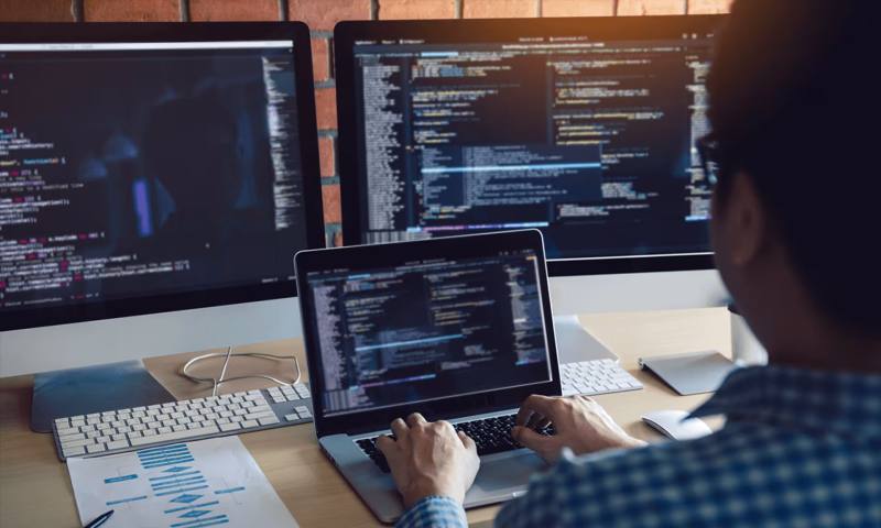 数据科学选型:R与Python如何赋能西秀区网站建设?